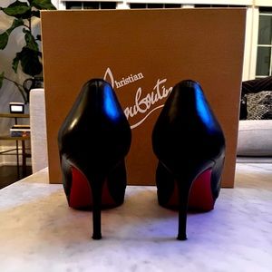 CHRISTIAN Louboutin black leather heels round toe